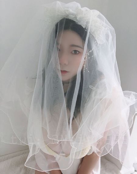 宝贝我们换了姿势在楼梯里玩_4KBD在线观看