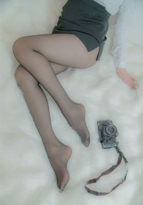 欧美男孩脚丫图片_十万网红美女美酱